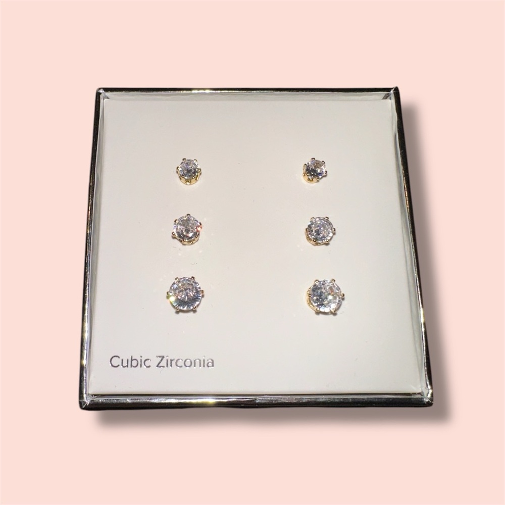 Women’s earrings